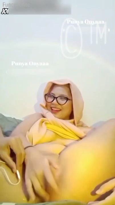 Cewek Jilbab Cantik Colmek Memek Basah