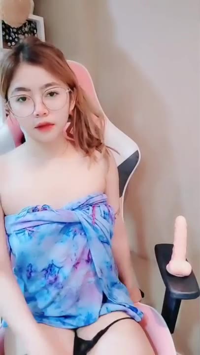 Chika Omek Live Berbalut Kain Biru