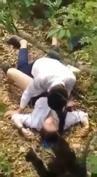 Ngintip Pelajar SMP Ngewe Di Kebun