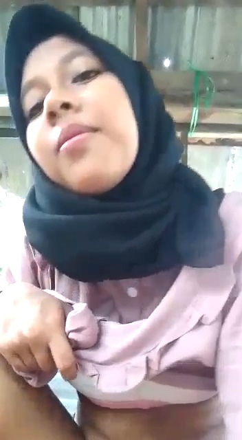 Abg Jilbab Ngewe Belajar Desah Di Saung